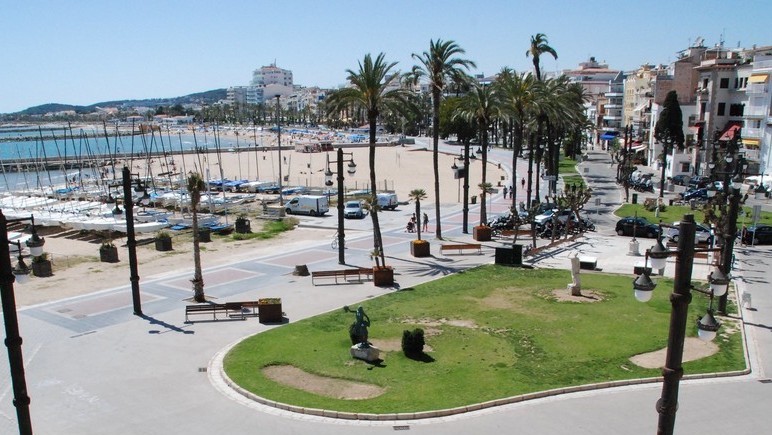 Sitges barcelona  Сиджес панорама море пальмы отдых солнце Средиземное море переезд Барселона у моря счастье