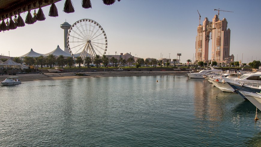 Вид на Marina Mall и Marina Eye в Абу-Даби