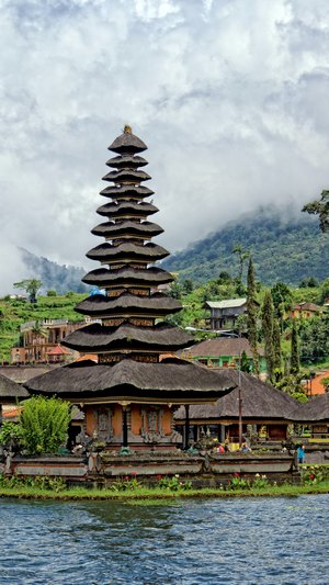 Храм на озере Батур, Бали